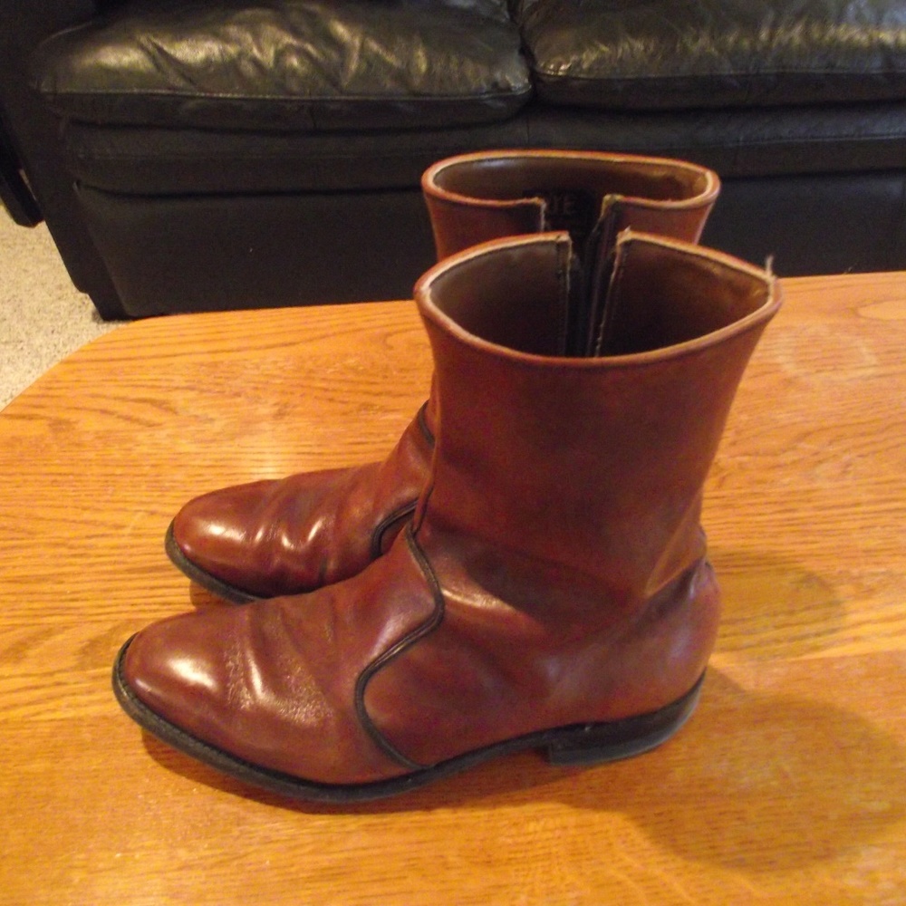 FRYE ZIPPER BOOTS SIZE 8